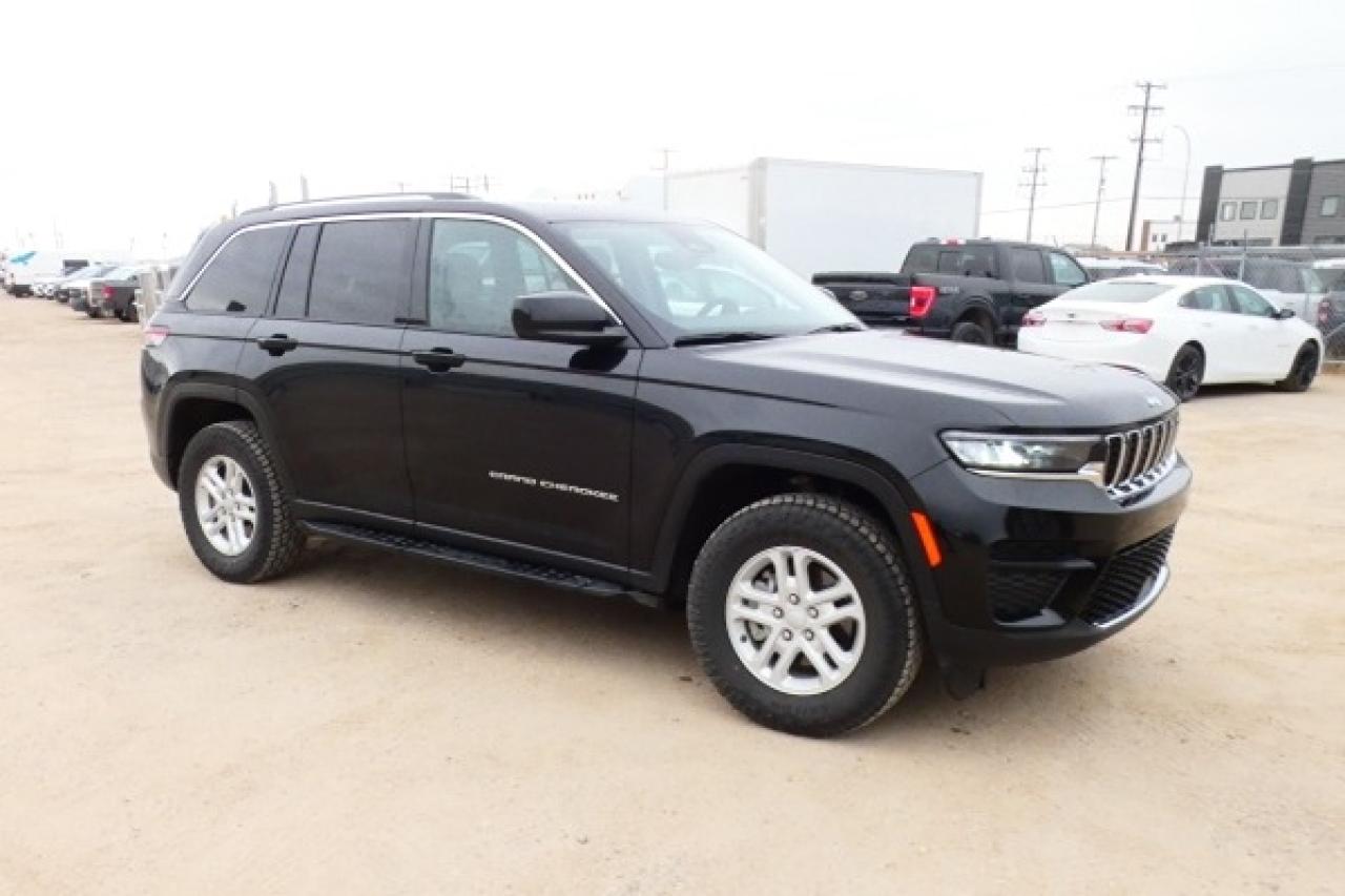 2023 Jeep Grand Cherokee Laredo 4x4 w/Htd cloth, S/R, BUC - Photo #4