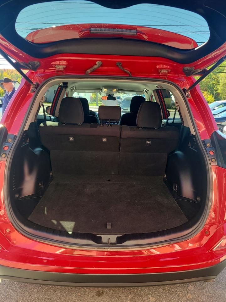 2017 Toyota RAV4 LE - Photo #7