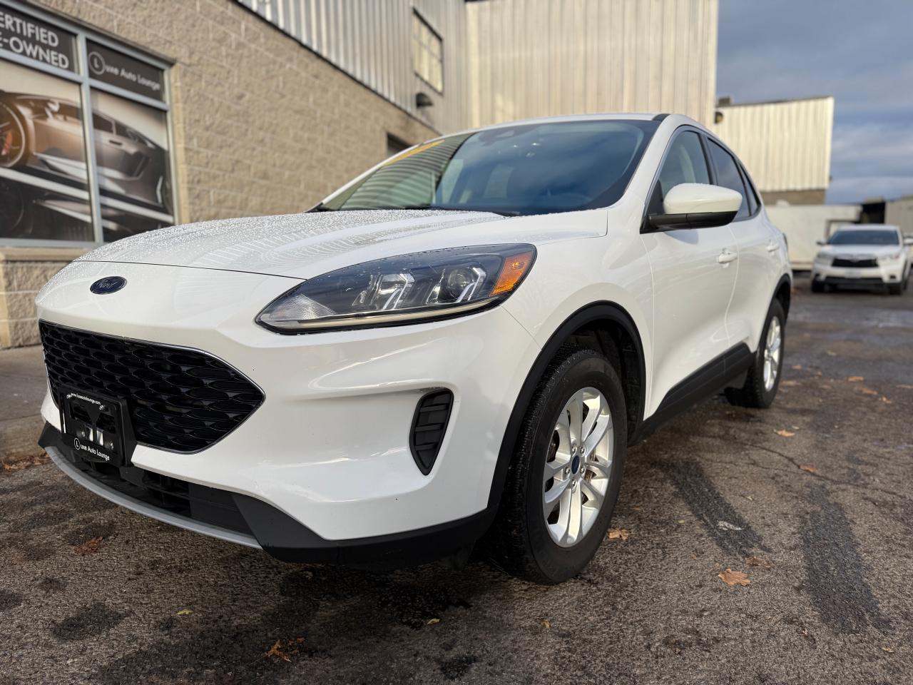 2020 Ford Escape SE AWD | HEATED SEATS | SAVE ON FUEL! Photo2