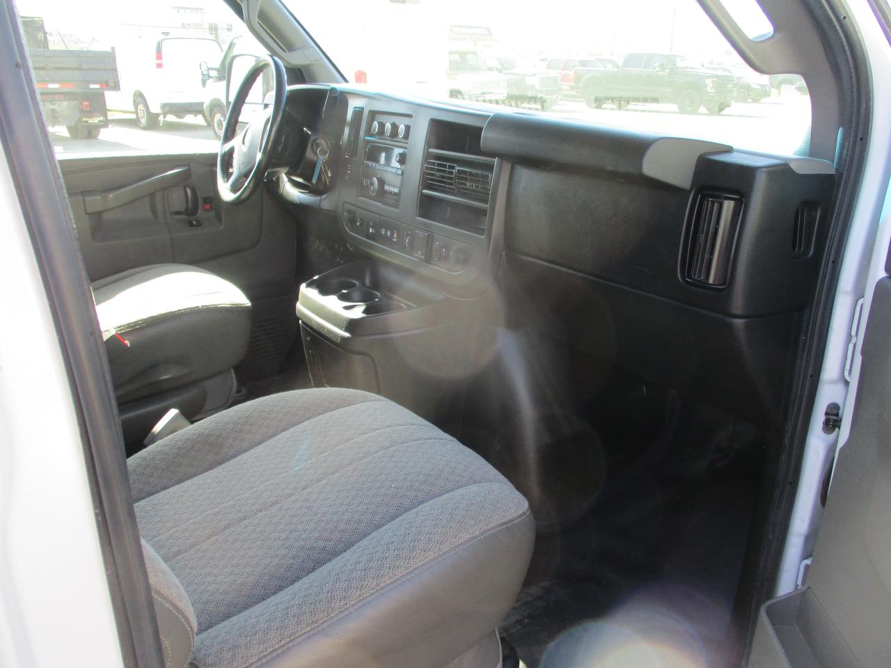 2018 Chevrolet Express Cargo Van RWD 2500 135" - Photo #7