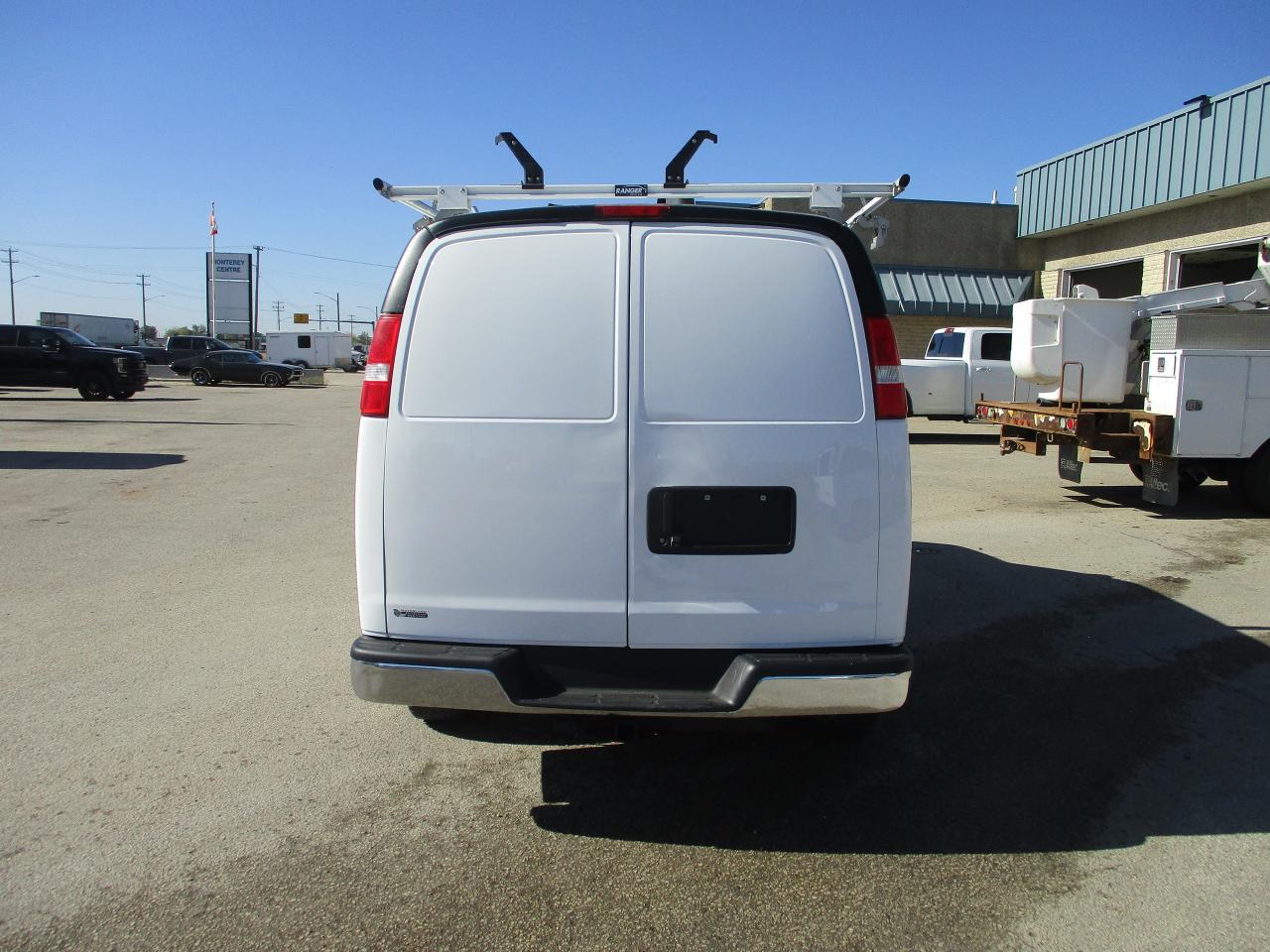 2018 Chevrolet Express Cargo Van RWD 2500 135" - Photo #5