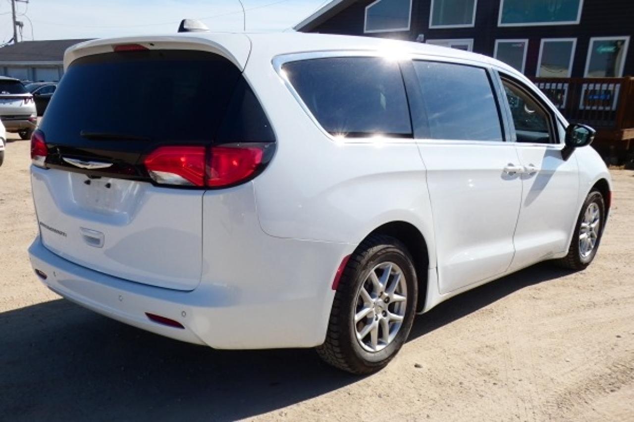 2024 Chrysler Grand Caravan SXT w/Htd cloth, NAV, BUC - Photo #6