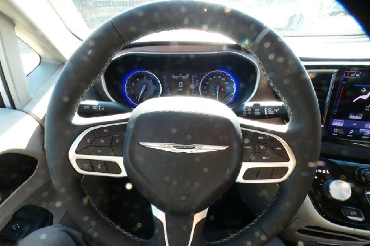 2024 Chrysler Grand Caravan SXT w/Htd cloth, NAV, BUC - Photo #14
