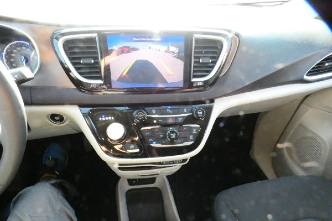 2024 Chrysler Grand Caravan SXT w/Htd cloth, NAV, BUC - Photo #17
