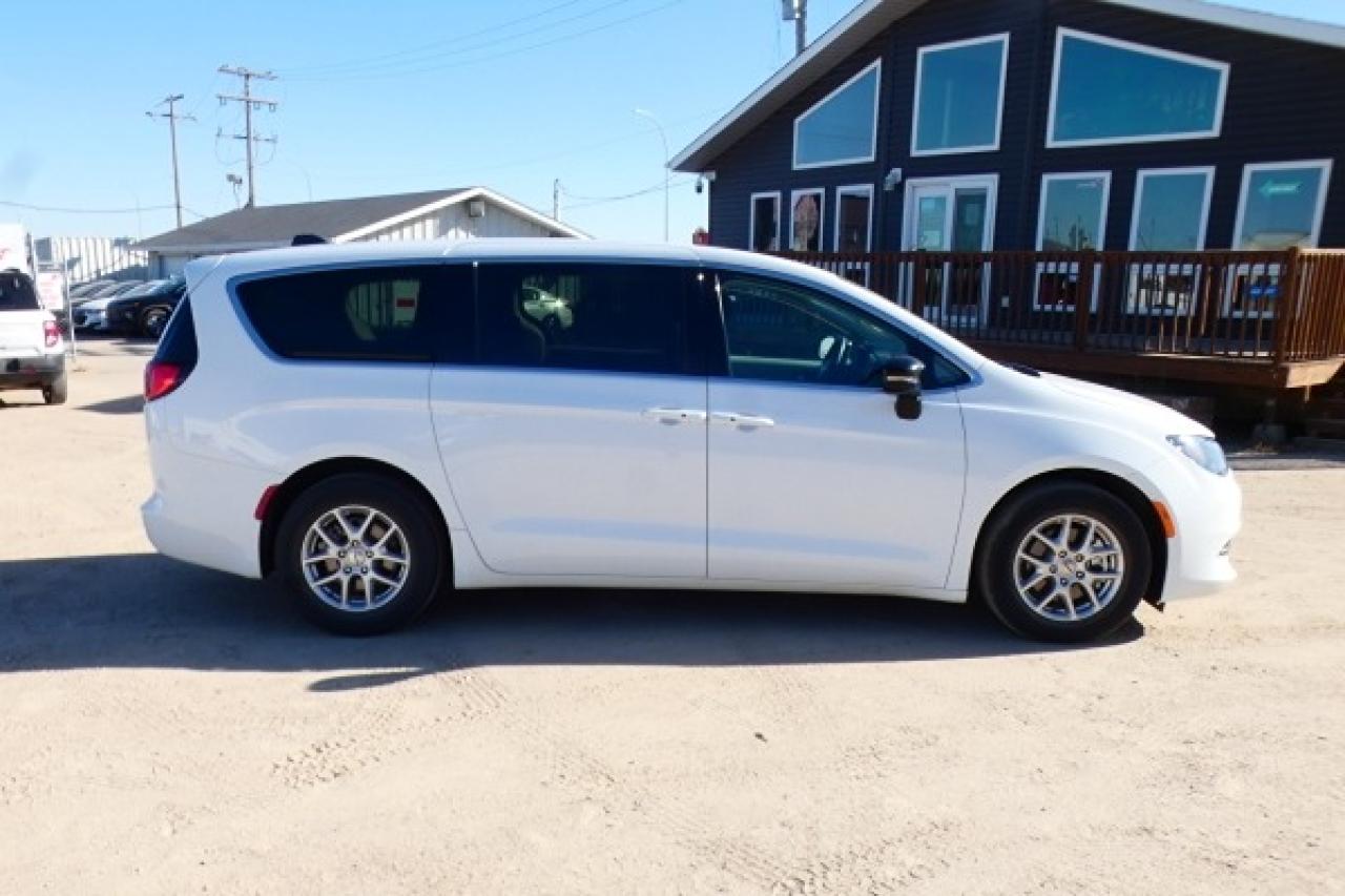 2024 Chrysler Grand Caravan SXT w/Htd cloth, NAV, BUC - Photo #5