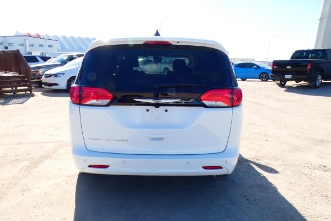 2024 Chrysler Grand Caravan SXT w/Htd cloth, NAV, BUC - Photo #7