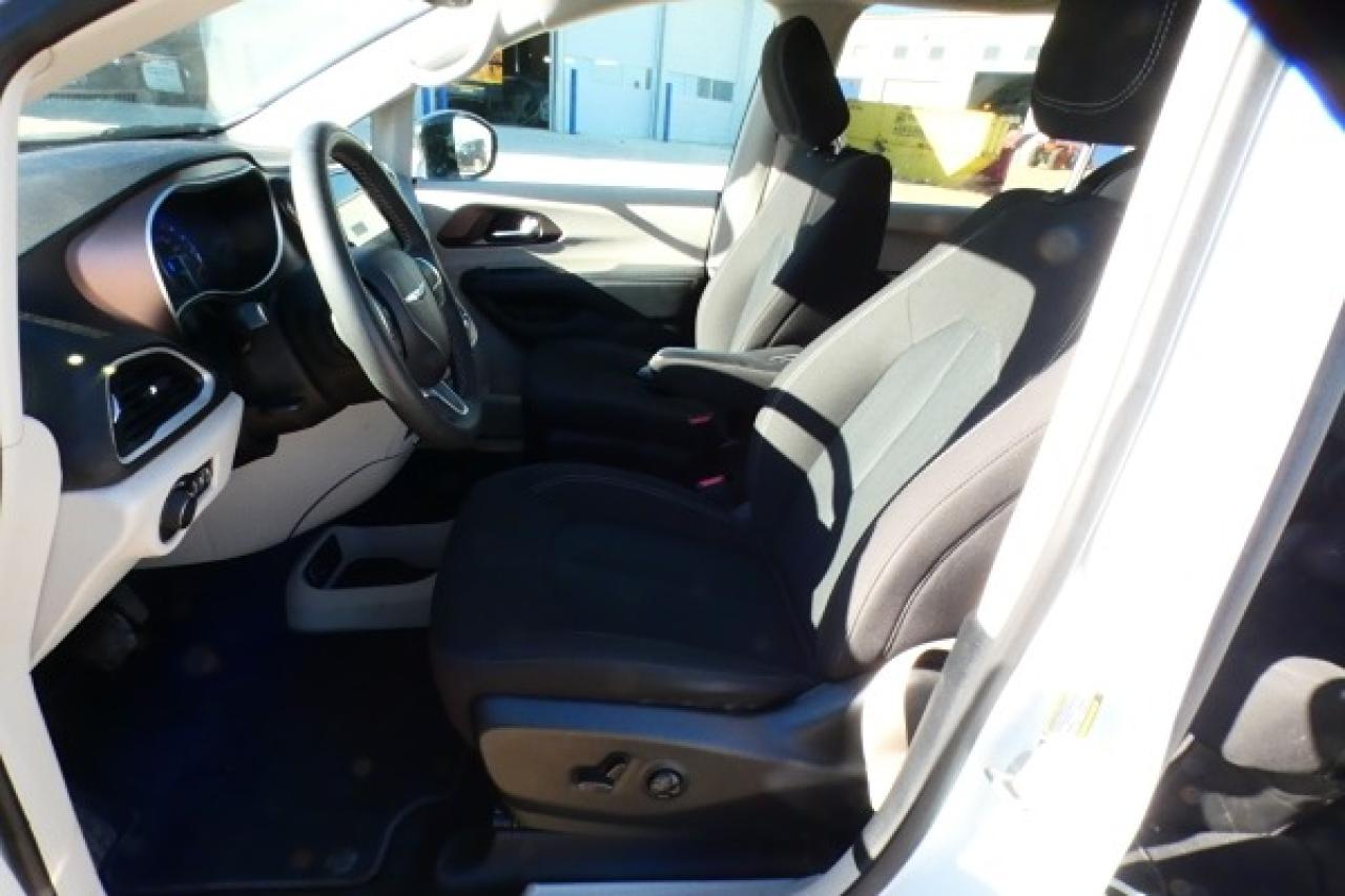 2024 Chrysler Grand Caravan SXT w/Htd cloth, NAV, BUC - Photo #11