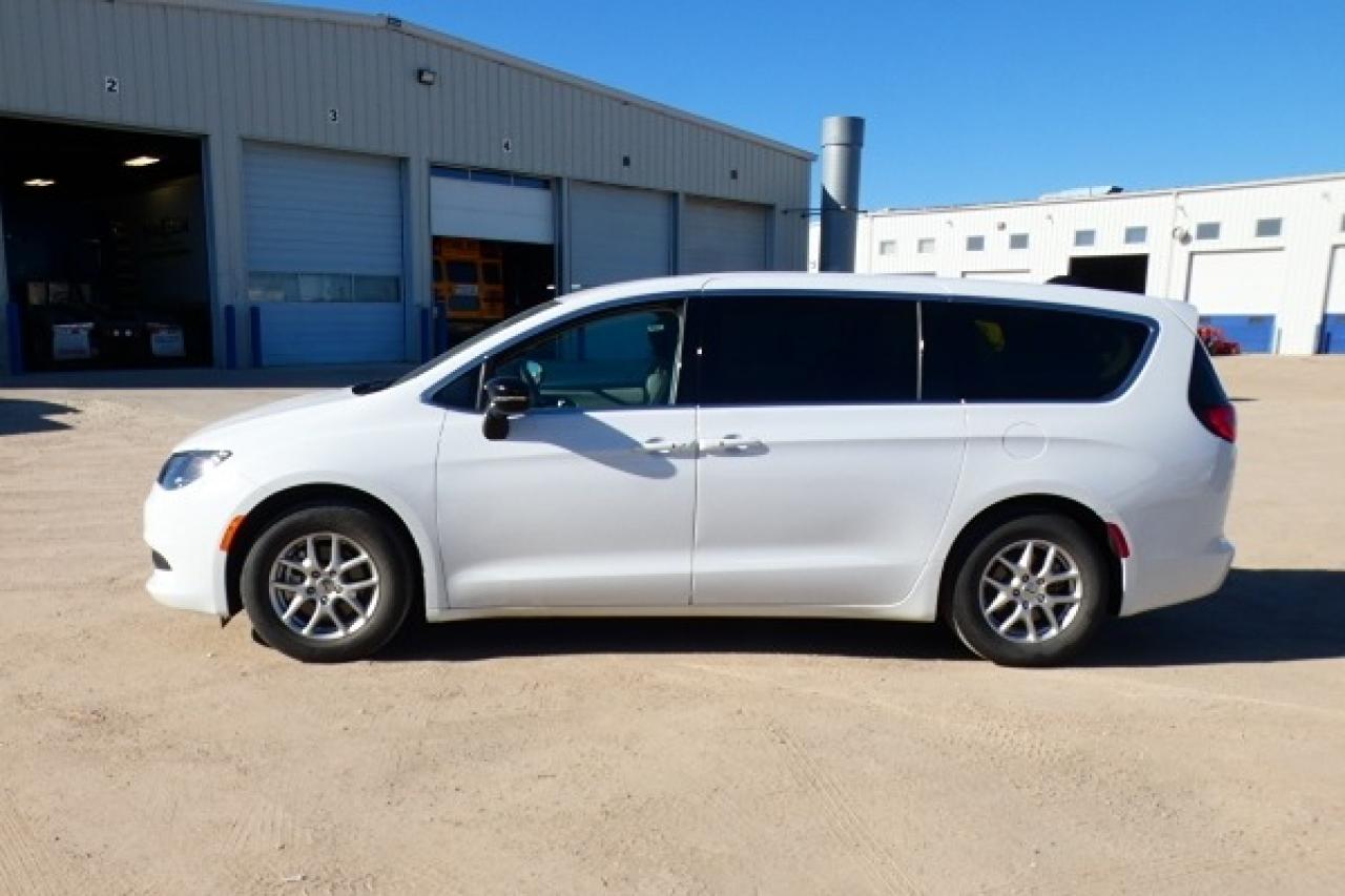 2024 Chrysler Grand Caravan SXT w/Htd cloth, NAV, BUC - Photo #1