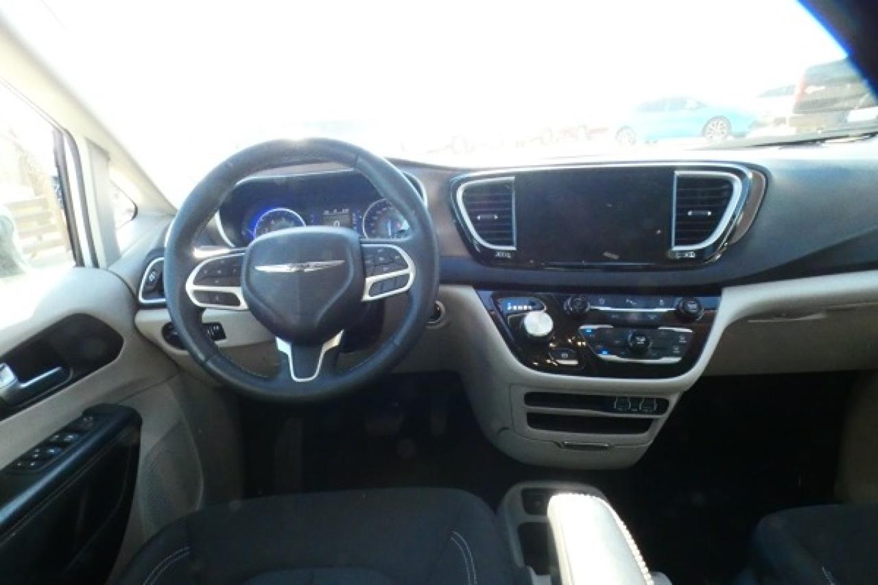 2024 Chrysler Grand Caravan SXT w/Htd cloth, NAV, BUC - Photo #12