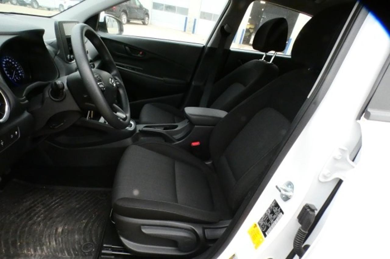 2023 Hyundai KONA Essential AWD w/Htd cloth, BUC - Photo #10