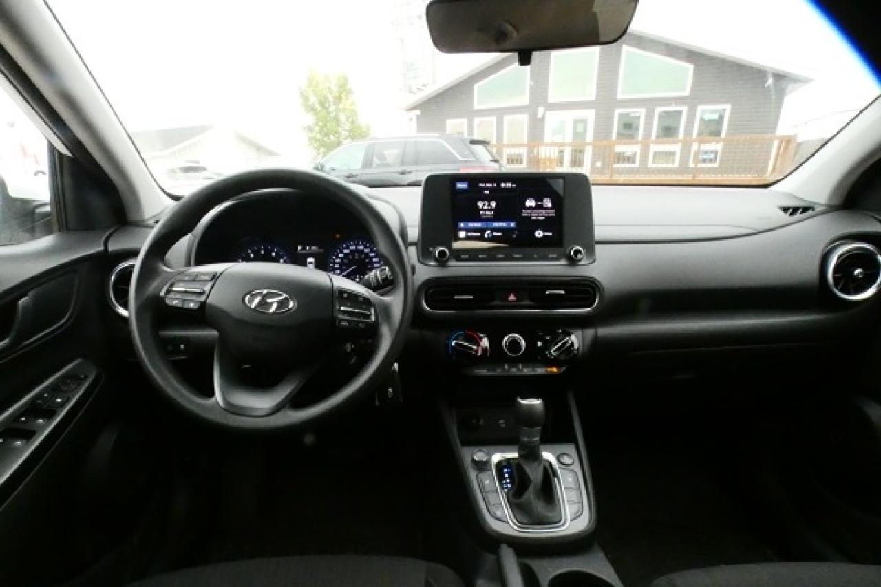 2023 Hyundai KONA Essential AWD w/Htd cloth, BUC - Photo #11