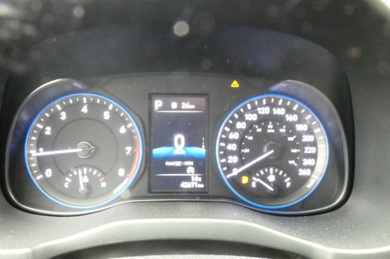 2023 Hyundai KONA Essential AWD w/Htd cloth, BUC - Photo #12
