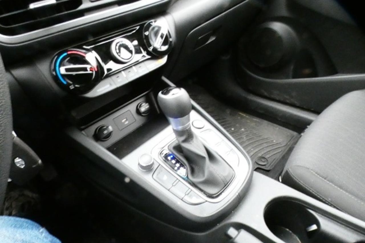 2023 Hyundai KONA Essential AWD w/Htd cloth, BUC - Photo #15