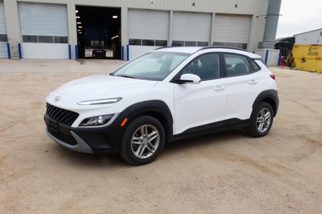 2023 Hyundai KONA Essential AWD w/Htd cloth, BUC - Photo #2