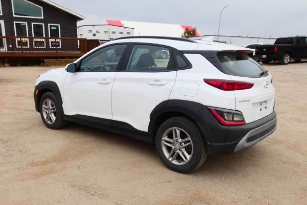 2023 Hyundai KONA Essential AWD w/Htd cloth, BUC - Photo #8