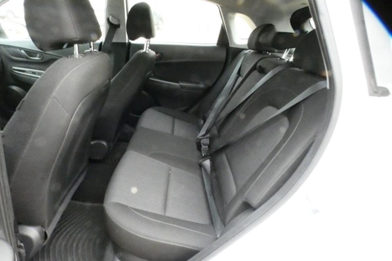 2023 Hyundai KONA Essential AWD w/Htd cloth, BUC - Photo #9