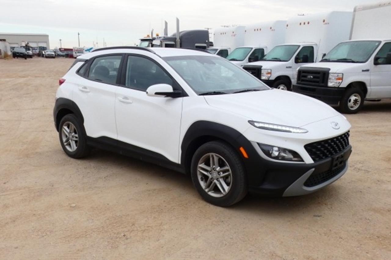 2023 Hyundai KONA Essential AWD w/Htd cloth, BUC - Photo #4