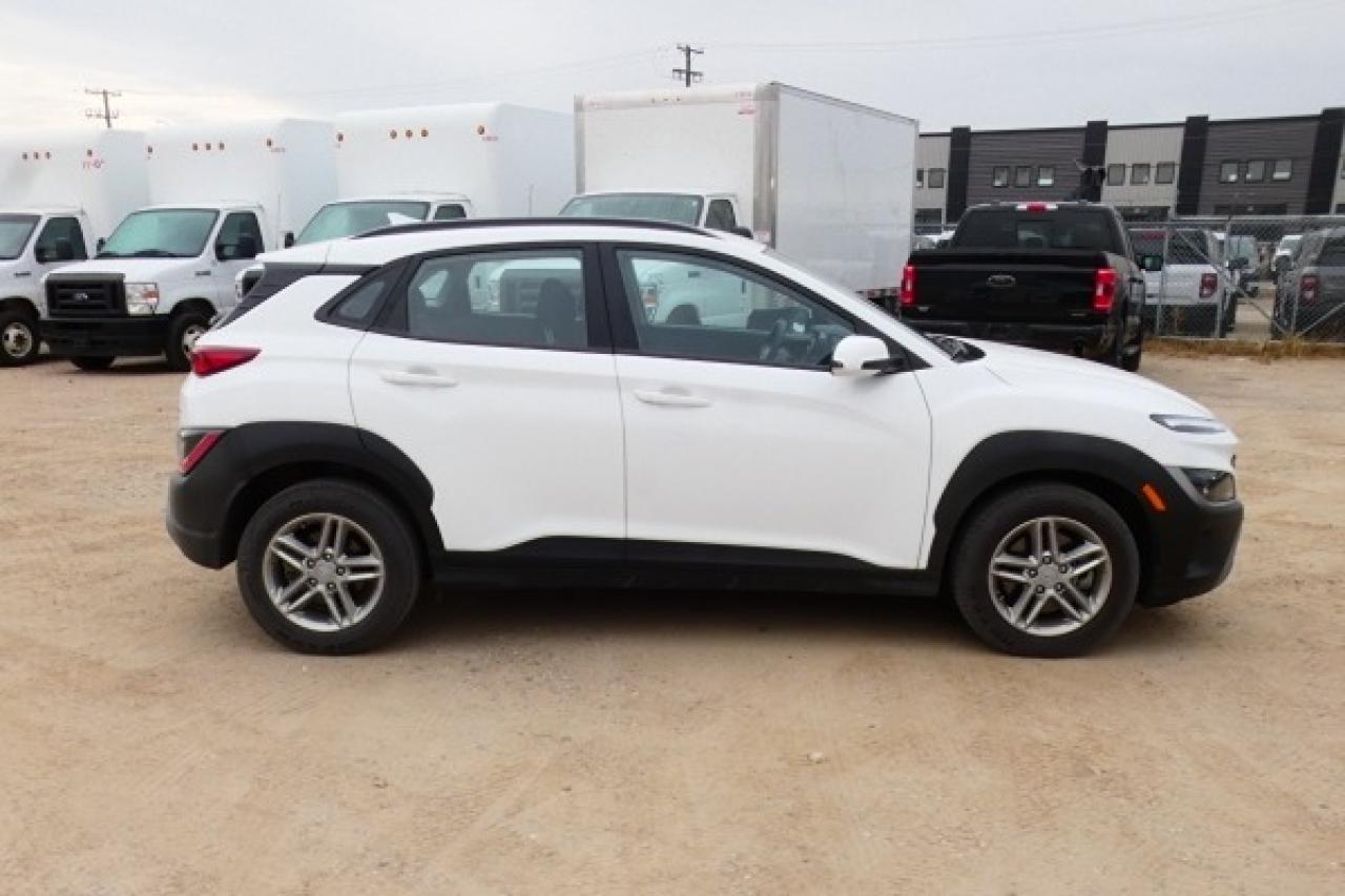 2023 Hyundai KONA Essential AWD w/Htd cloth, BUC - Photo #5