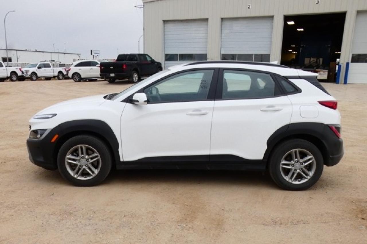 2023 Hyundai KONA Essential AWD w/Htd cloth, BUC - Photo #1