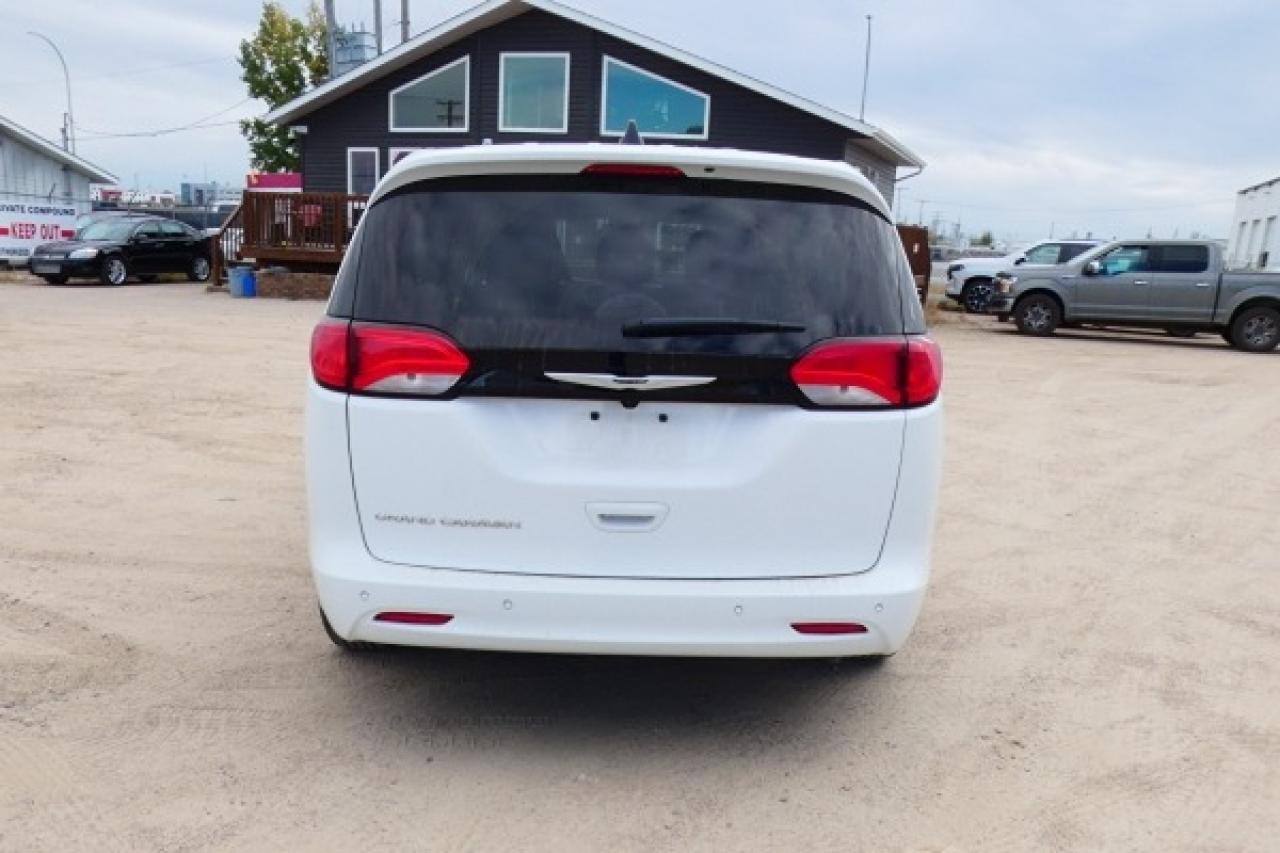 2024 Chrysler Grand Caravan SXT w/Htd cloth, NAV, BUC - Photo #7