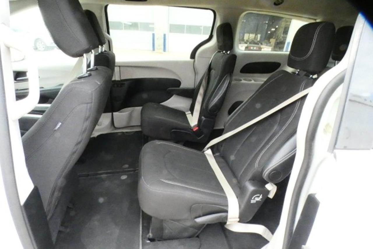 2024 Chrysler Grand Caravan SXT w/Htd cloth, NAV, BUC - Photo #10