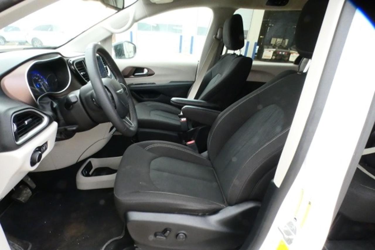 2024 Chrysler Grand Caravan SXT w/Htd cloth, NAV, BUC - Photo #11