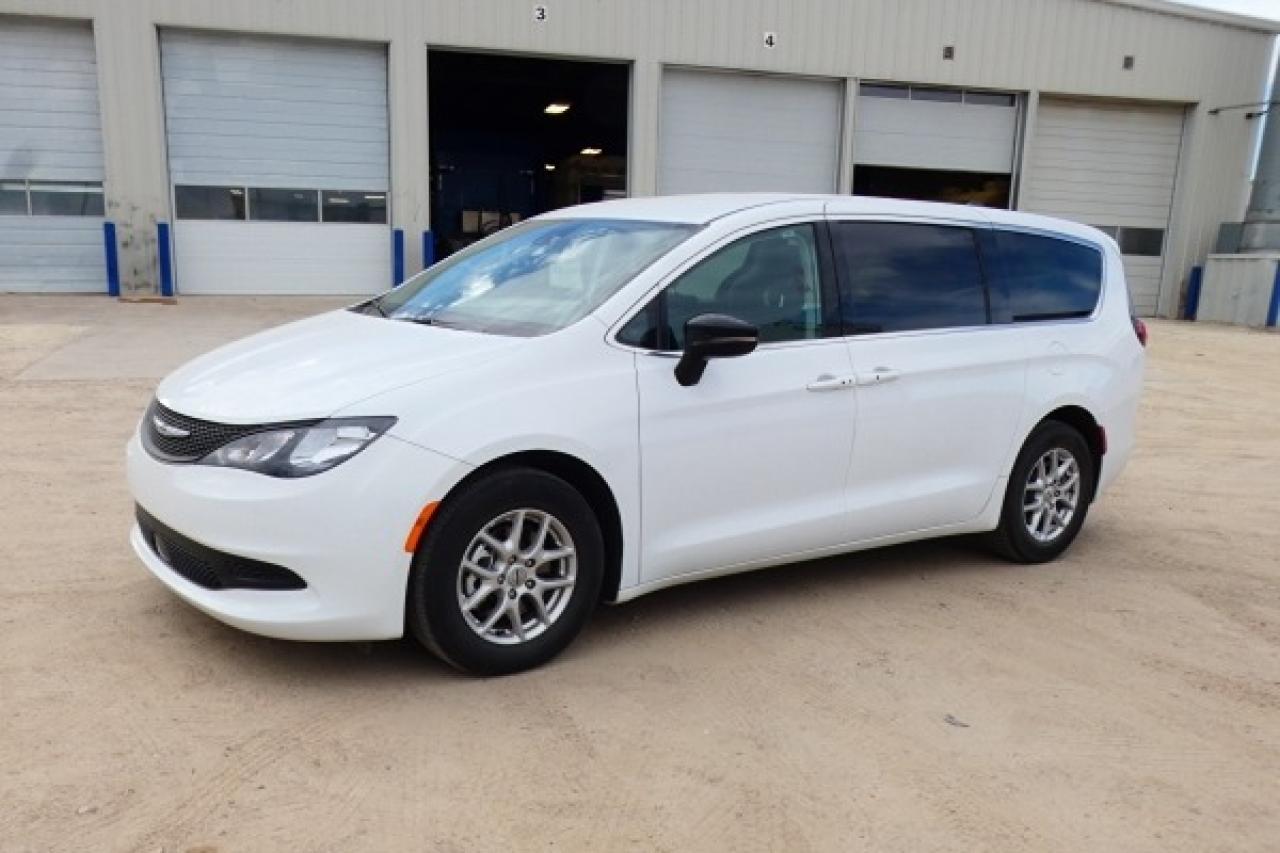 2024 Chrysler Grand Caravan SXT w/Htd cloth, NAV, BUC - Photo #2