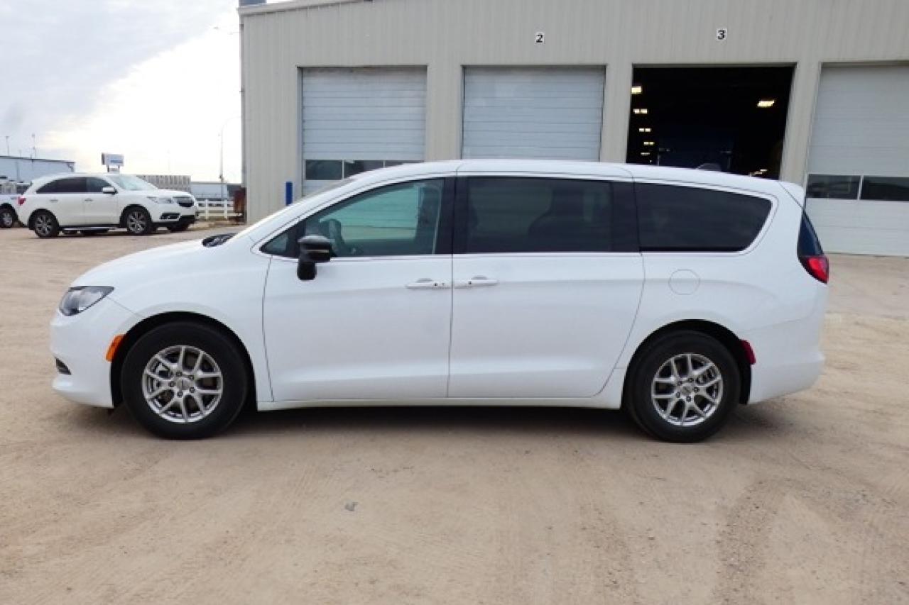 2024 Chrysler Grand Caravan SXT w/Htd cloth, NAV, BUC