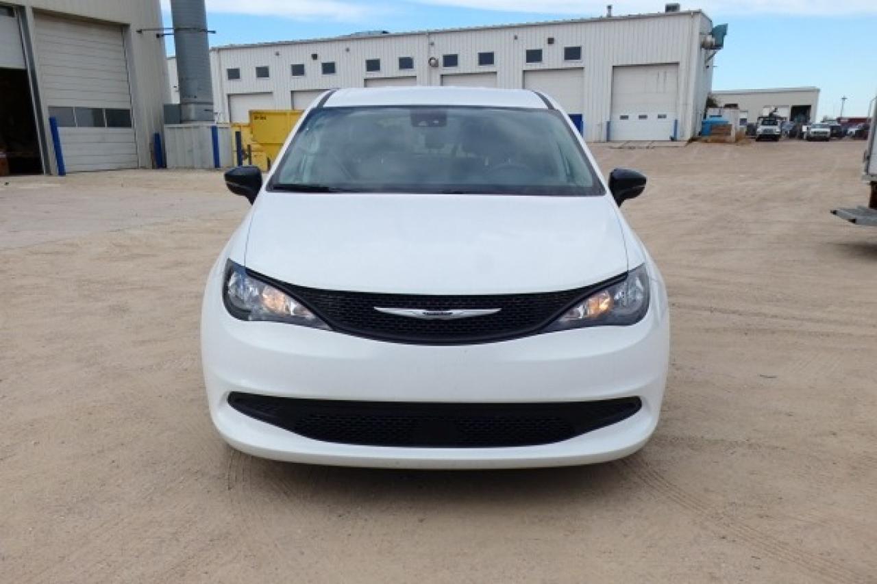 2024 Chrysler Grand Caravan SXT w/Htd cloth, NAV, BUC - Photo #3