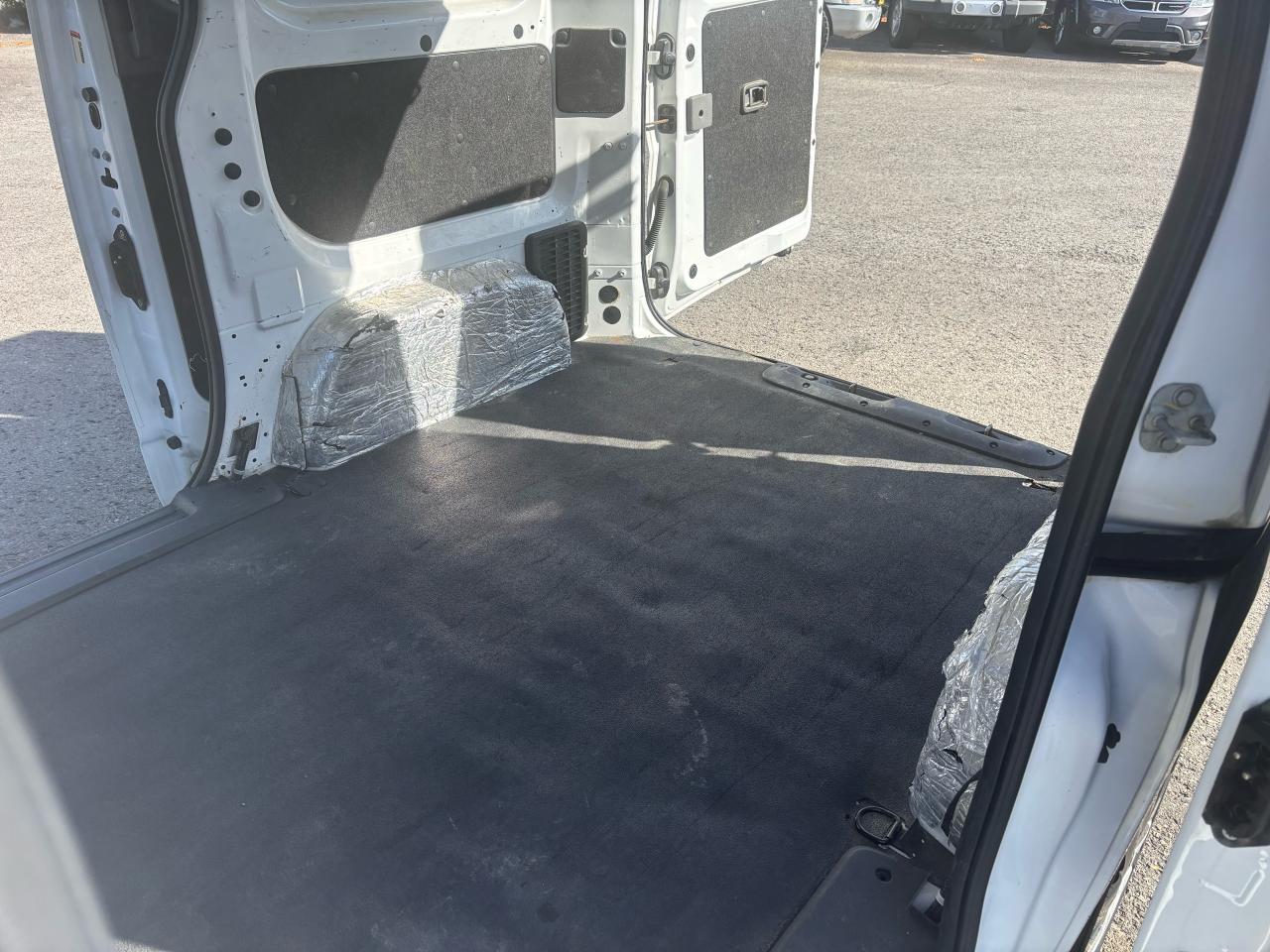 2016 Nissan NV200 SV, Back-Up-Camera, Rear Park Assist,Keyless entry - Photo #9