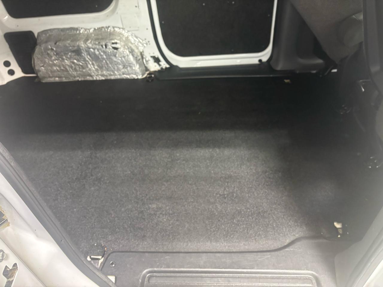 2016 Nissan NV200 SV, Back-Up-Camera, Rear Park Assist,Keyless entry - Photo #10