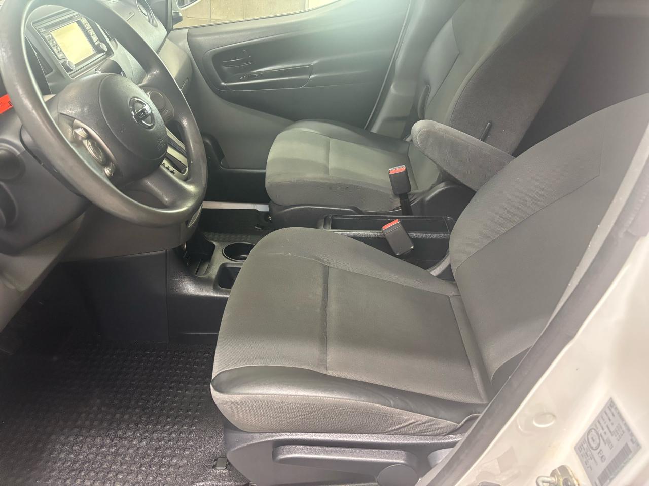 2016 Nissan NV200 SV, Back-Up-Camera, Rear Park Assist,Keyless entry - Photo #11