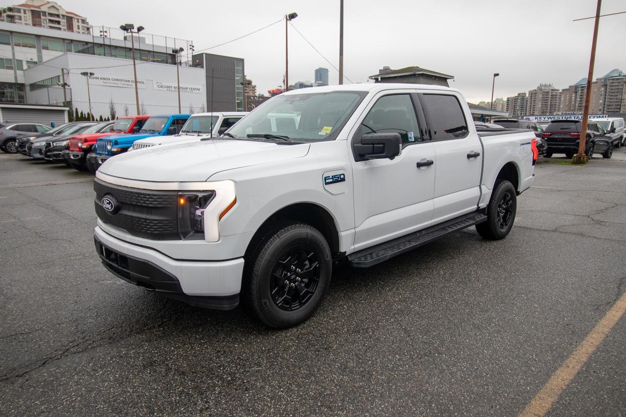 2025 Ford F-150 Lightning XLT 4WD SuperCrew 5.5' Box Standard Range Battery Photo1