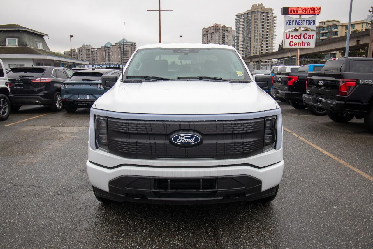 2025 Ford F-150 Lightning XLT 4WD SuperCrew 5.5' Box Standard Range Battery Photo2