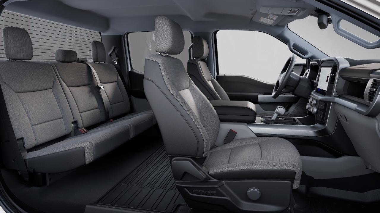 2025 Ford F-150 Lightning XLT 4WD SuperCrew 5.5' Box Photo5