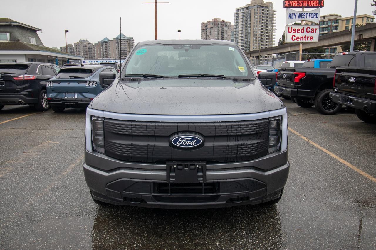 2025 Ford F-150 Lightning XLT 4WD SuperCrew 5.5' Box Standard Range Battery Photo3