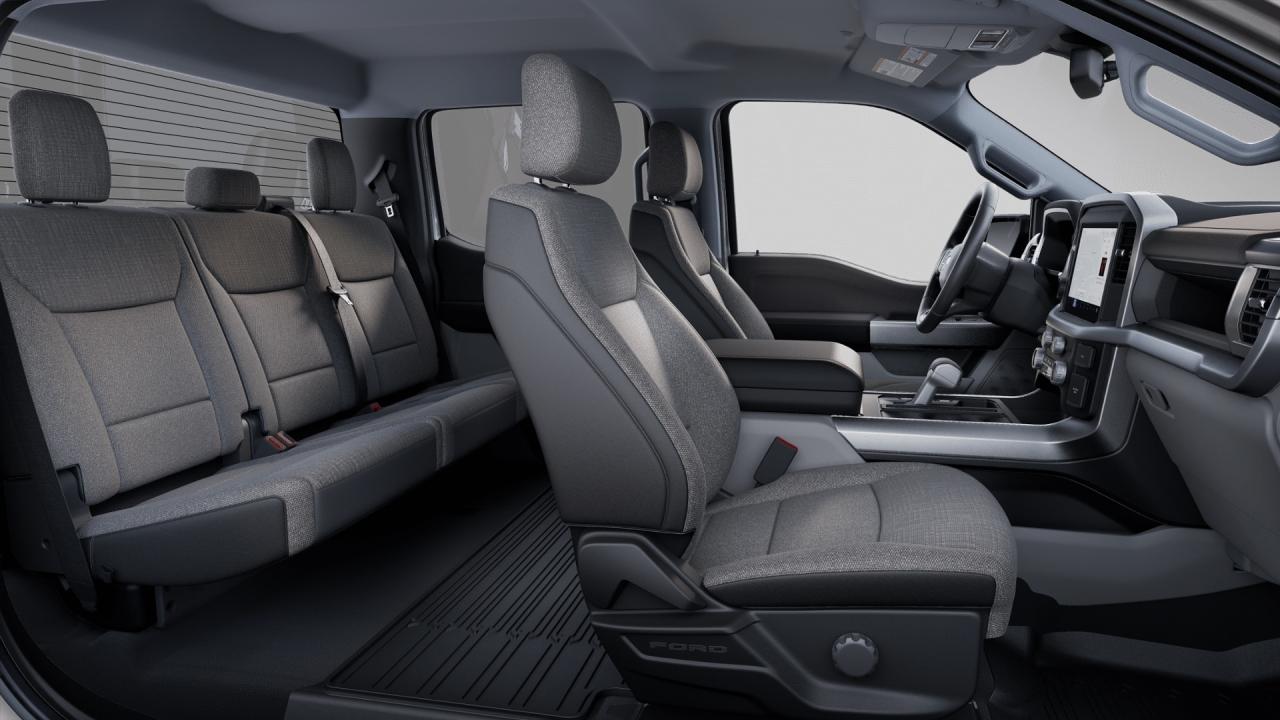 2025 Ford F-150 Lightning XLT 4WD SuperCrew 5.5' Box Photo5