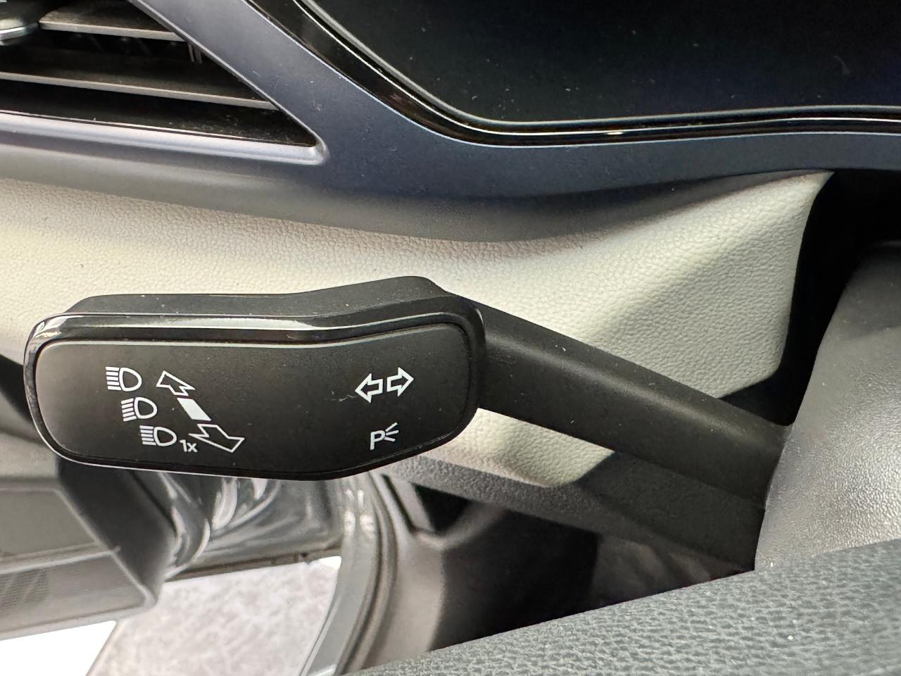 2022 Volkswagen Taos Comfortline 4Motion+Pano Roof+Adaptive Cruise Photo