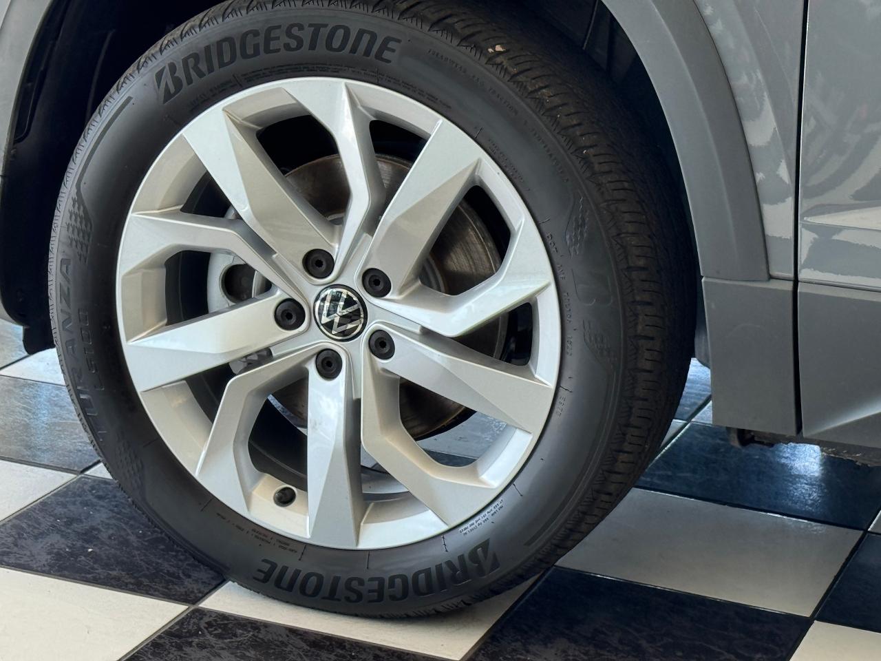 2022 Volkswagen Taos Comfortline 4Motion+Pano Roof+Adaptive Cruise Photo