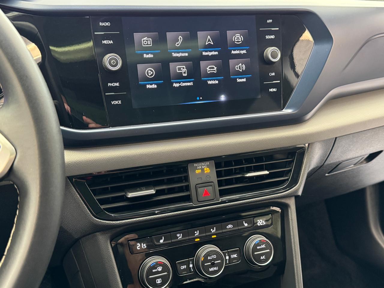 2022 Volkswagen Taos Comfortline 4Motion+Pano Roof+Adaptive Cruise Photo