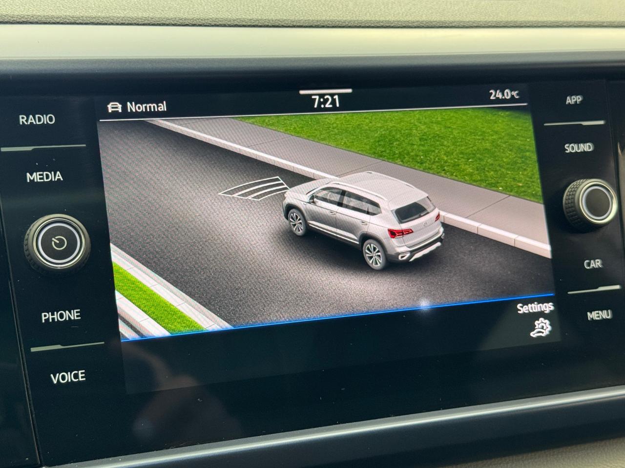 2022 Volkswagen Taos Comfortline 4Motion+Pano Roof+Adaptive Cruise Photo