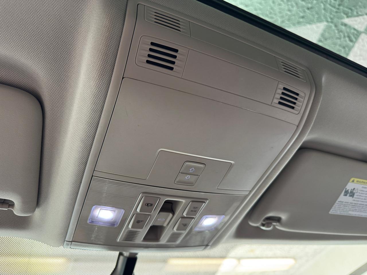 2022 Volkswagen Taos Comfortline 4Motion+Pano Roof+Adaptive Cruise Photo