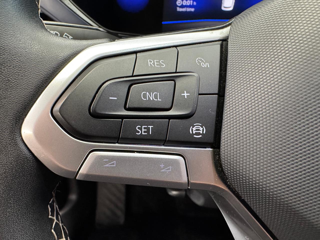 2022 Volkswagen Taos Comfortline 4Motion+Pano Roof+Adaptive Cruise Photo