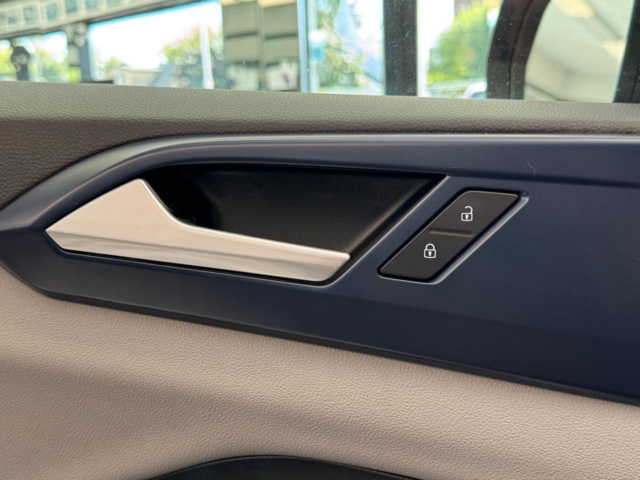 2022 Volkswagen Taos Comfortline 4Motion+Pano Roof+Adaptive Cruise Photo