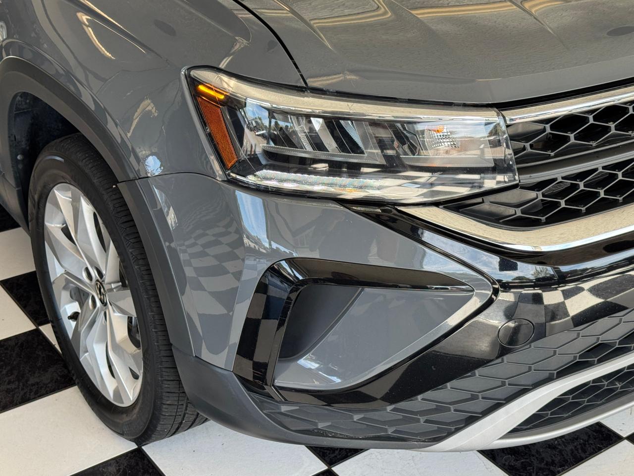 2022 Volkswagen Taos Comfortline 4Motion+Pano Roof+Adaptive Cruise Photo