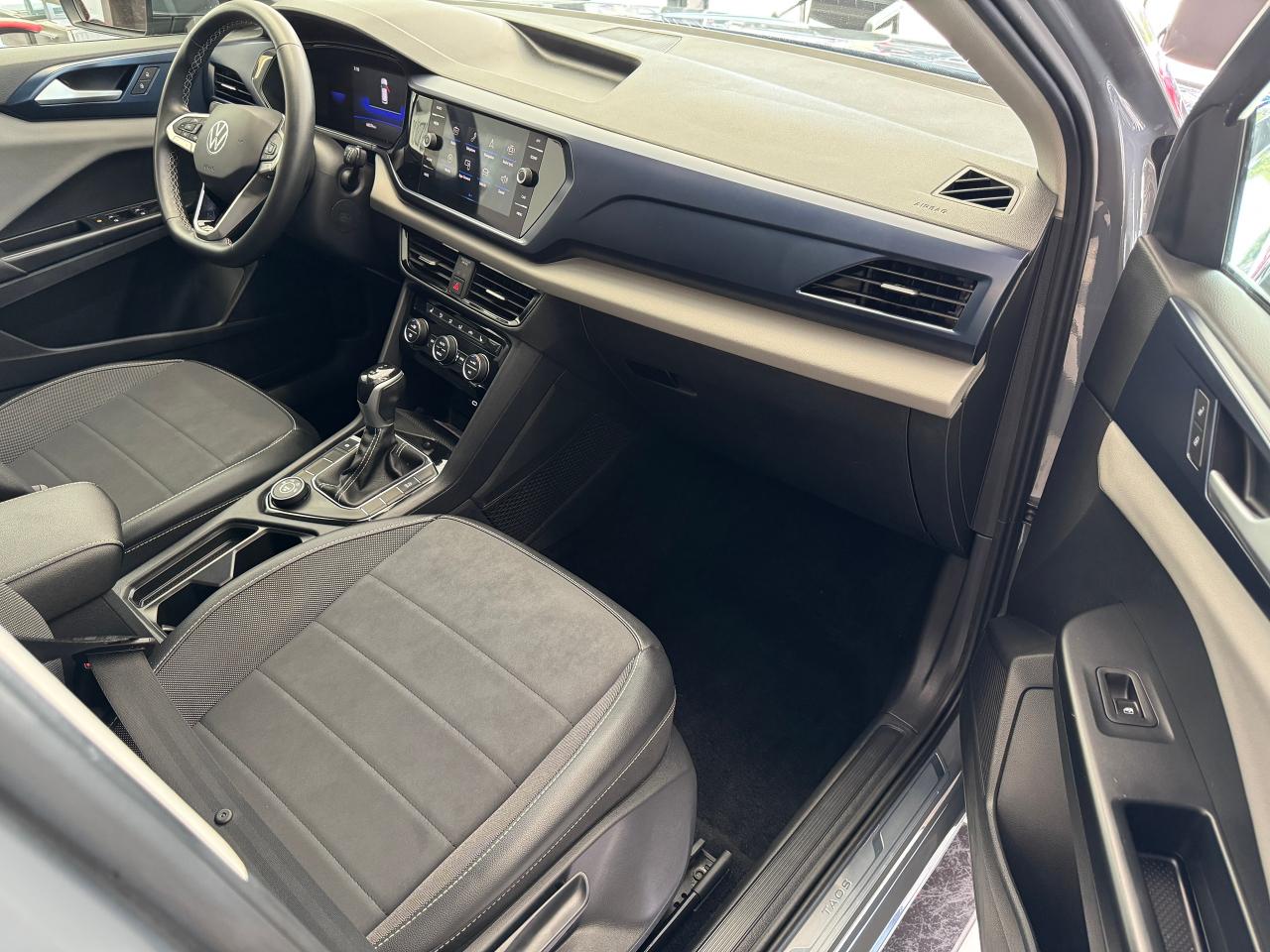 2022 Volkswagen Taos Comfortline 4Motion+Pano Roof+Adaptive Cruise Photo