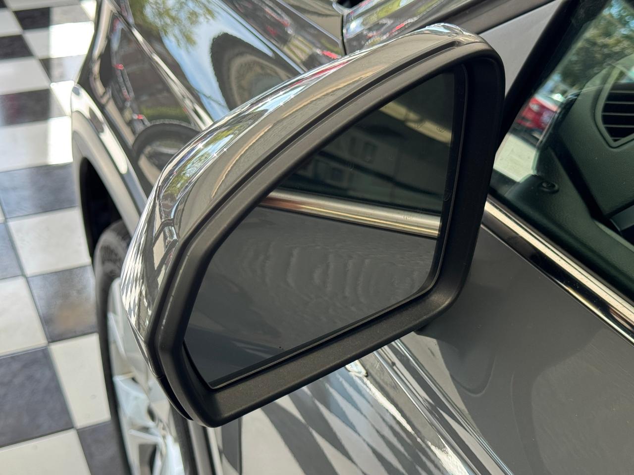 2022 Volkswagen Taos Comfortline 4Motion+Pano Roof+Adaptive Cruise Photo