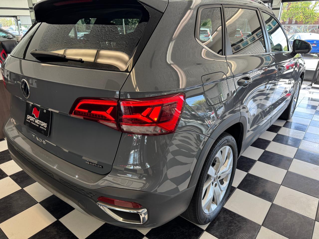 2022 Volkswagen Taos Comfortline 4Motion+Pano Roof+Adaptive Cruise Photo