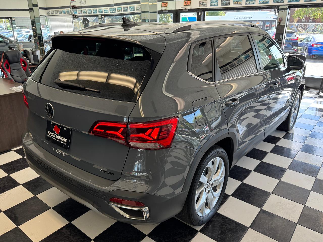 2022 Volkswagen Taos Comfortline 4Motion+Pano Roof+Adaptive Cruise Photo7