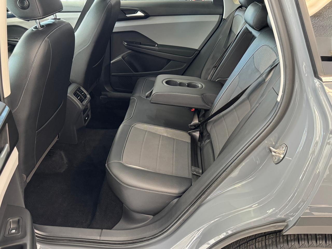 2022 Volkswagen Taos Comfortline 4Motion+Pano Roof+Adaptive Cruise Photo